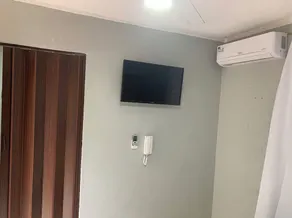 Newly renovated Hotel with free parking and wifi - Image 5