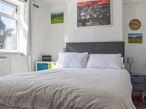 4 bedroom accommodation in Evesham - Image 5
