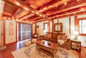 2 bedroom, 1.5 baths, full kitchen, comfortable living space with free parking - Image 4