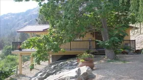 1 BR guest house overlooking a beautiful vineyard  - Image 4