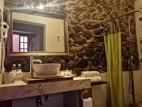 HERMOSA CASA EN EL CENTRO HISTORICO DE QUERETARO  CON 6 HABITACIONES - Image 5