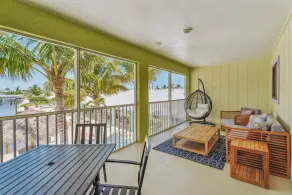 Deluxe King Suite w/Deck - Image 5