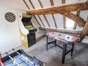 THE GATEHOUSE, pet friendly, character holiday cottage in Mansfield - Image 3