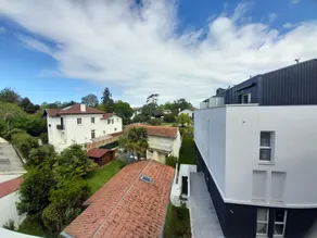 T2 moderne avec terrasse ensoleillée et parking au centre d'Anglet, proche des plages - Image 5