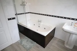 Whitley Bay - Sleeps 6 - Parking - Fast Wifi - Dogs Welcome - Image 2
