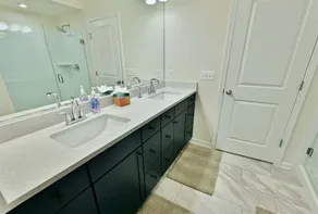Bayside * 5BR New Luxury Home - Image 3