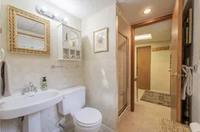 Centrally located spacious cottage just steps from beach and downtown! - Image 3