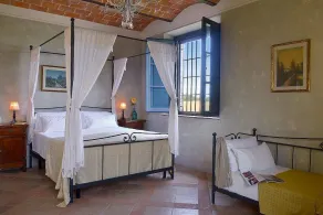 Villa Rosapesca: A characteristic and welcoming two-story villa located on top of a small hill, with Free WI-FI. - Image 2