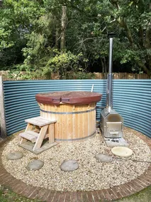 Idyllic Forest Log Cabin with Hot Tub - Image 5