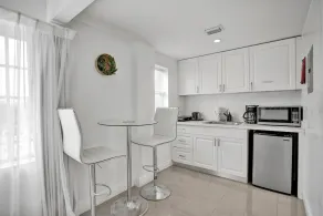 NEW LISTING! Belleza South Beach 1 Bedroom Sleeps 3 - Image 2