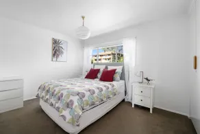 Stylish 5-Bedroom Home + Pool Near Cronulla Beach - Image 4