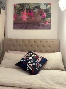 Cosy double bedroom available in a 2-bedroom apartment,  at weekends/holidays. - Image 4