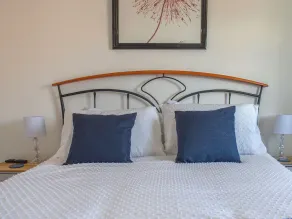 2 bedroom accommodation in Burnham-on-Sea - Image 3