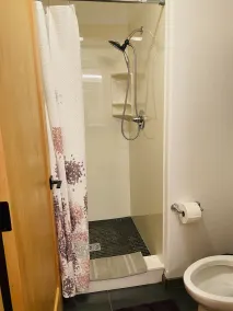 Premier Downstairs Flat in Perfect Down Town Location - Image 4