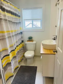 3 BedroomHIDDEN GEM , WALKING DISTANCE TO FALLS - Image 4