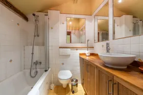 Rummelig gammel gård med fantastisk udsigt over Les Gets - Image 3