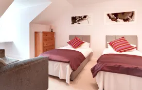 BookedUK - Penthouse 3 Bedroom Apartment - Image 5
