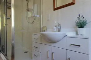 ST GABRIELS COTTAGE, pet friendly, with a garden in Chideock - Image 4