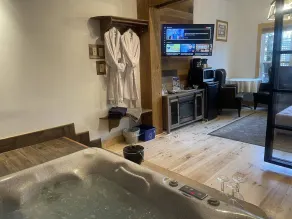 Country Suite - Private HotTub, KingBd, Downtown - Image 3