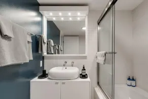 Bridgeland House - Unique, Modern, City Views, Free Parking & Central A/C - Image 3