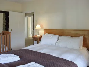 5 bedroom accommodation in Winsford - Image 5