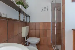 GuestHost - Apartment located inside a villa, shared with the owner.Perfect place for those looking for a stay surrounded by greenery, quiet and away from city traffic.The historic center is only 15 minutes by car or 20 minutes by bus (n. 310).It is poss - Image 3