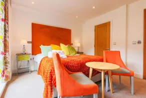 Courtyard Double Room - Penarth Seafront - Image 2