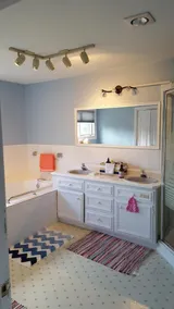 Compostela Waterfront Cottage in Prince Edward County - Image 2