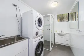 Beachpark 9 - Two Bedroom Unit Across The Road From Flynns Beach - Image 2