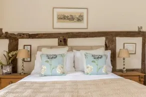 Recently refurbished large country house - Image 4