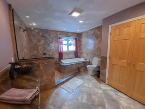 Exclusive Quiet Lake House Retreat Near Elk Mountain - Image 5