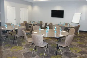 King Studio | Indoor Pool & Gym Access - Image 3
