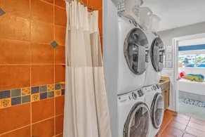 Serenity - 5 Schlafzimmer/3 Bäder Einfamilienhaus - Groß, luxuriös, offener Wasserblick - Image 2