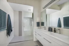 Pacific House - Image 3