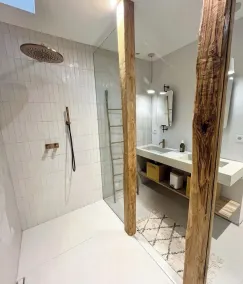 ARCHITECT-DESIGNED VILLA - Image 3