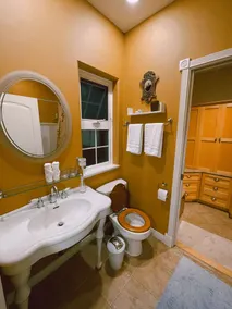 Campbell River 2 bedroom Fishing Lodge - River View - Image 5