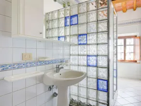 Apartamento en Peccioli con Piscina y Vino - Image 3
