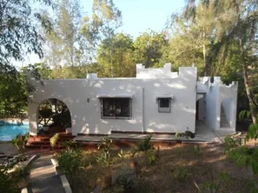 Comfortable bungalow, private swimming pool,excellent cook,near the beach,canoing,boat trips,fishing, situated in a lush tropical garden,Eco-friendly environment, - Image 5