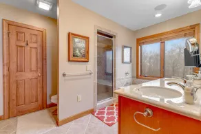 Two-story condo in great location with amazing mountain views - fireplace & W/D - Image 5