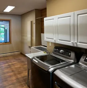Spacious lakefront cabin, perfect for your family get-a-way - Image 4