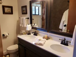Foothill Retreat in the Sierra Nevada Mountains - Image 2