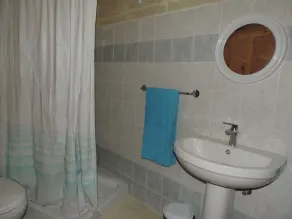 Dobbeltværelse med eget privat badeværelse og brug af swimmingpool - Image 2