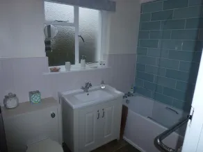 Grad 2 denkmalgeschütztes Ferienhaus in wunderbarer Lage mit Pub & Shop - Image 2