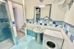 Nestled against a hill from which it takes its name, in one of the most prestigious areas of San Teodoro, lies the Citai apartment with sea view on Via Ticino, in a beautiful panoramic position.It is located on the ground floor with a garden or covered v - Image 3