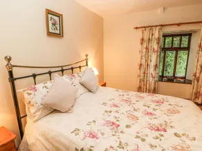 Garden Cottage - Image 5