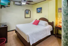 Peaceful Gataway Near Beach with Pool Access - Image 5