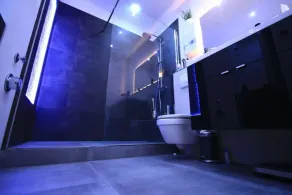 Luxuriöses, modernes Loft mit Whirlpool, Küche & Klima in Hannover-Langenhagen - Image 3