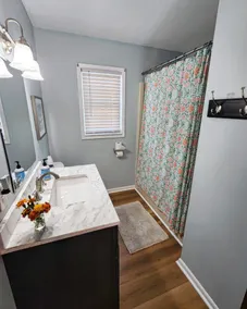 Comfortable, bright and sunny home - just steps away from the beach access. - Image 5