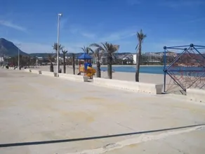 Perfect Summer/Winter let.Ideally Located for Beach/Rests/Shops. Air Con /Wi-f - Image 2