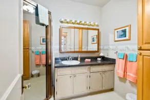 Lakefront Cottage on Webster Lake with Beautiful Sunsets, 2 bed, 1 bath - Image 2